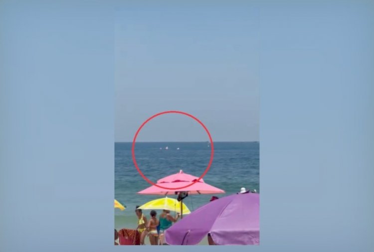 Avião de propaganda cai no mar em Copacabana