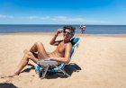 Cada vez menos tabu: como é a praia de nudismo no Uruguai que tem se popularizado entre pessoas com mais de 40 anos