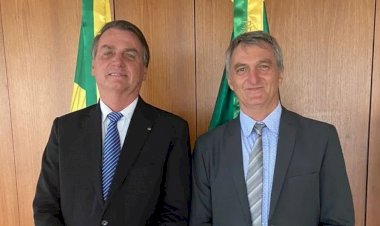 Bolsonaro e irmão ganham na quadra da Mega da Virada em bolão; número 13 está entre os acertos