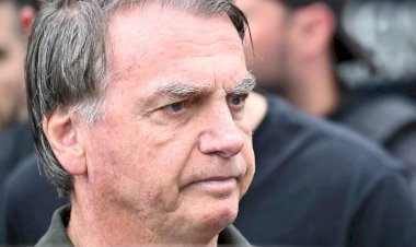 Médico diz que Bolsonaro sofreu 'traumatismo leve' na cabeça e que ele passará por avaliação clínica