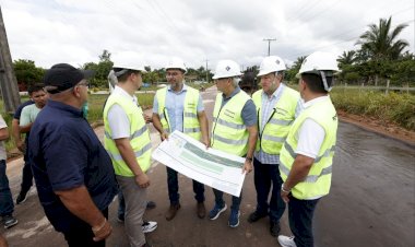 Governador Wilson Lima vistoria obras da estrada do Membeca e inaugura iluminação de LED em Caapiranga
