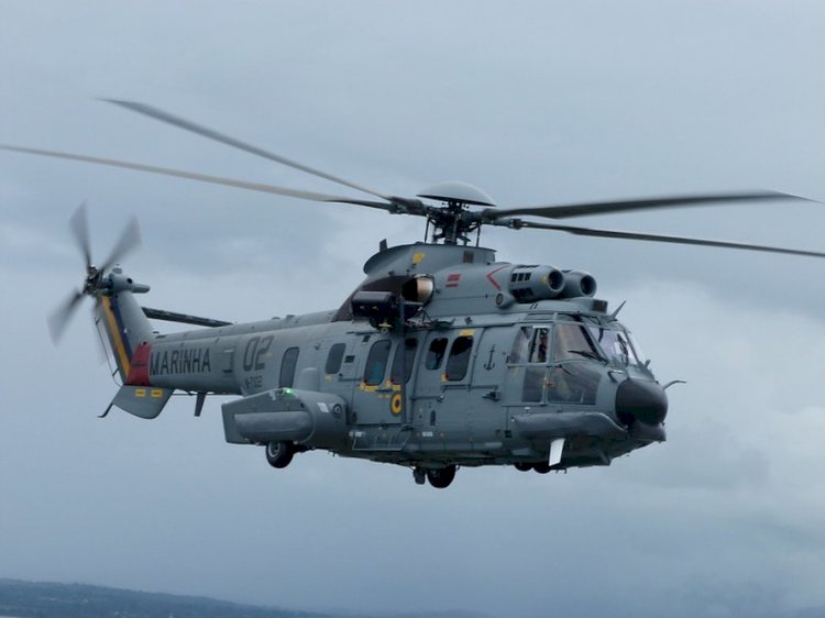 Helicóptero com oito passageiros faz pouso de emergência no mar de Cabo Frio