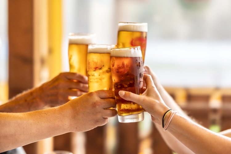 Síndrome do coração festeiro está ligada ao excesso de álcool. Entenda