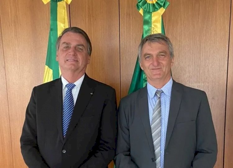 Bolsonaro e irmão ganham na quadra da Mega da Virada em bolão; número 13 está entre os acertos
