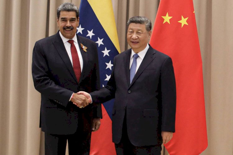 China insta EUA a garantir segurança pessoal e libertar 'imediatamente' Maduro e esposa