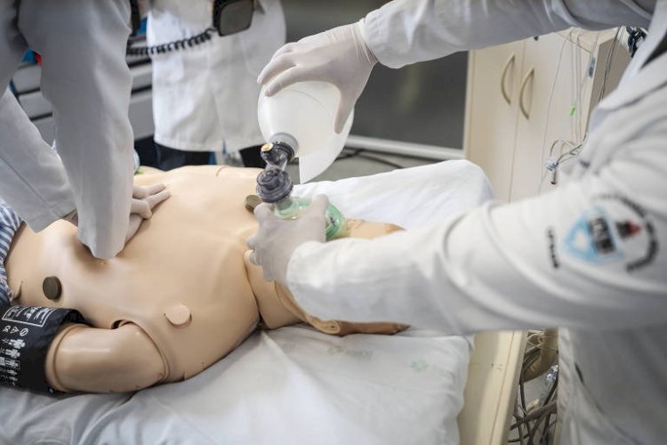 CFM quer impedir que 13 mil alunos de Medicina mal avaliados em exame nacional possam atender