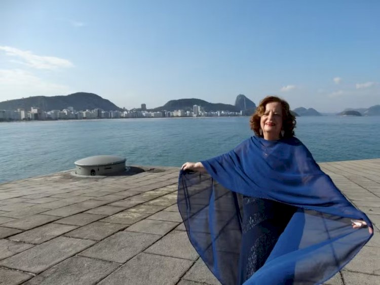 Morre Maria Alcina Pinto, cantora , conhecida como 'imperatriz do fado no Brasil', aos 86 anos