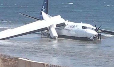 Avião com 55 passageiros faz pouso de emergência em praia na Somália