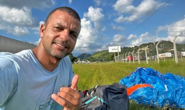Instrutor e turista morrem em queda de asa-delta no mar em São Conrado