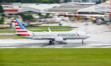 Avião da American Airlines pousa com marcas de tiros nos EUA após decolar na Colômbia