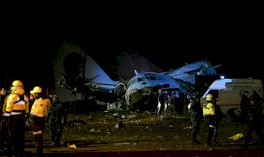 Queda de avião militar que transportava dinheiro deixa ao menos 20 mortos na Bolívia