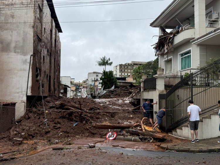 Chuva deixa 16 mortos e centenas de desabrigados em Juiz de Fora e Ubá; 45 estão desaparecidos