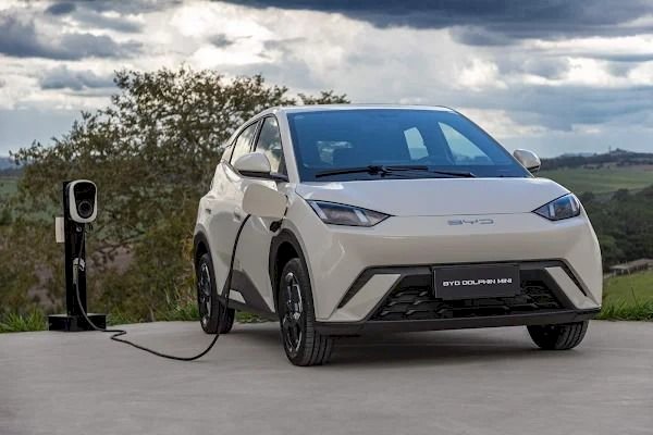 Avanço dos elétricos: BYD Dolphin Mini já vende mais que Renault Kwid