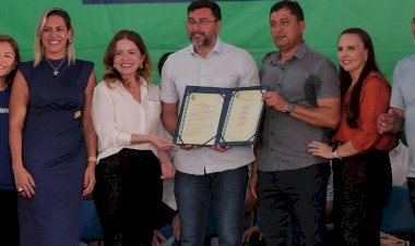 Nos 140 anos de Lábrea, governador Wilson Lima entrega documento que viabiliza regularização fundiária no município