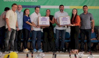 Em Lábrea, governador Wilson Lima entrega de cartões do Auxílio Estadual e fomenta setor primário
