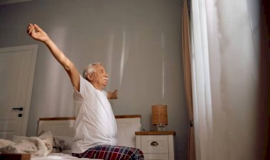 Por que o sono fica mais superficial à medida que envelhecemos, e como isso afeta a saúde