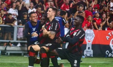 Em jogo atrasado da 5ª rodada do Brasileiro, Atlético (PR) goleia o Botafogo e assume vice-liderança do campeonato