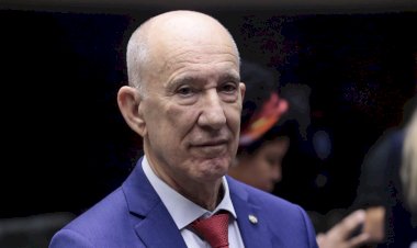 Flávio Bolsonaro está disposto a negociar o futuro do Brasil por apoio político, critica Rui Falcão