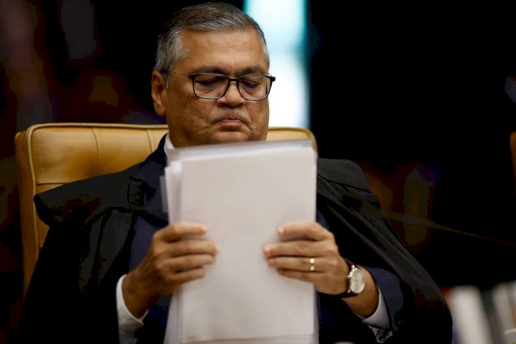 Dino suspende quebra de sigilo de Lulinha e outros alvos da CPI do INSS