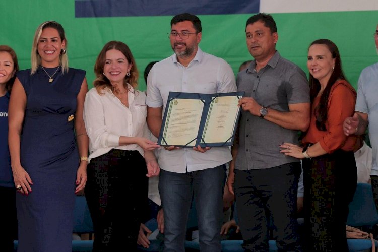 Nos 140 anos de Lábrea, governador Wilson Lima entrega documento que viabiliza regularização fundiária no município