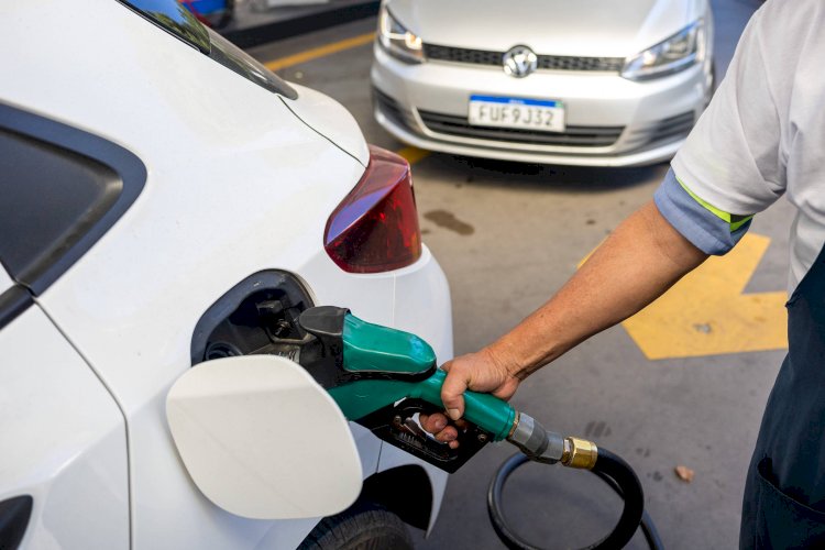 Governo dá 48 horas para sete distribuidoras explicarem reajustes nos combustíveis