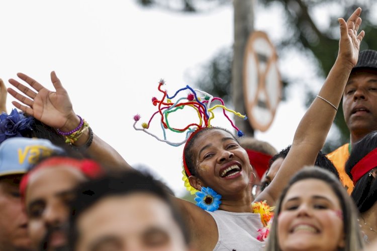 População brasileira é a 7ª mais feliz do mundo, diz pesquisa