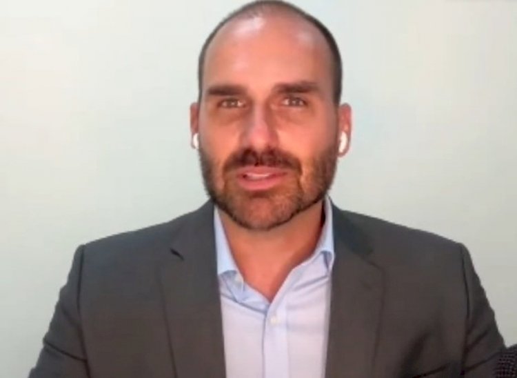 Moraes cobra explicações de Bolsonaro após vídeo de Eduardo nos EUA