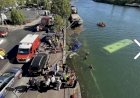 passageiros Ônibus escolar cai no rio Sena após motorista 'perder o controle'