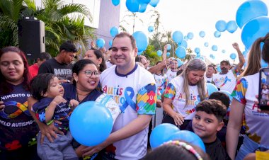 Presidente Roberto Cidade abre programação oficial do Abril Azul no Legislativo Estadual com iluminação especial