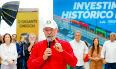 'Ninguém vai fazer a gente mudar o PIX', diz Lula ao comentar relatório dos EUA com críticas à ferramenta