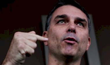 Flávio Bolsonaro reage ao vazamento de seu plano de governo que prevê congelar aposentadorias