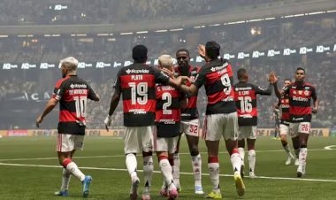 Pela 13ª rodada do Brasileiro série A. Flamengo goleia Atlético (MG) na Arena MRV e segue na vice-liderança