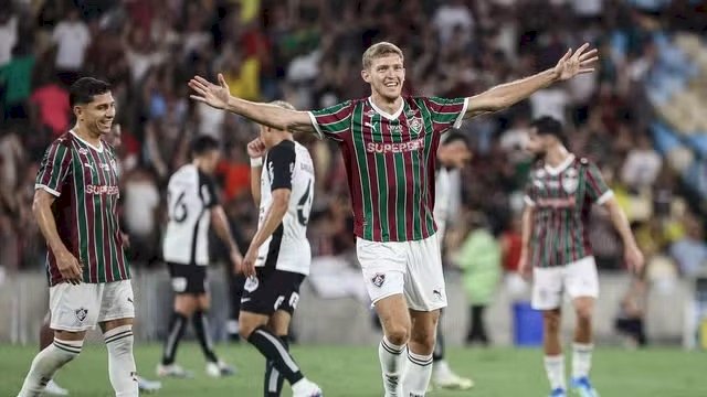 Pela 9ª rodada do Brasileiro, Fluminense amassa o Corinthians no Maracanã e chega à vice-liderança do Campeonato Brasileiro.