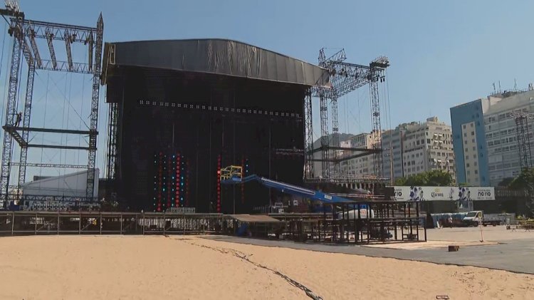 Carga de 10 toneladas de equipamentos para show de Shakira chega ao Galeão