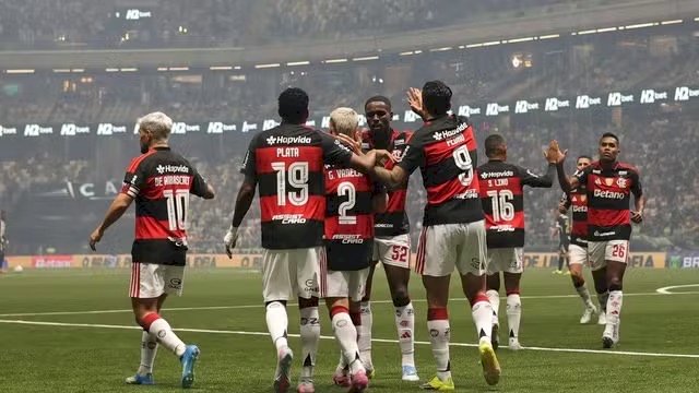 Pela 13ª rodada do Brasileiro série A. Flamengo goleia Atlético (MG) na Arena MRV e segue na vice-liderança