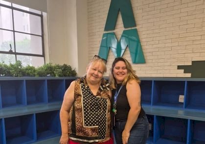 Dia da Educação: aos 73 anos, professora realiza sonho de estudar medicina