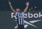 Pela 16ª rodada do Brasileiro série A. Com três de Arthur Cabral, Botafogo vence Corinthians, que termina rodada no Z4 do Brasileirão.