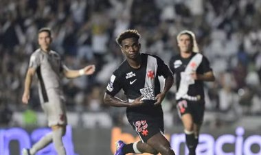 Pela 15ª rodada do Brasileiro série A. Vasco vence o Athletico (PR) em São Januário
