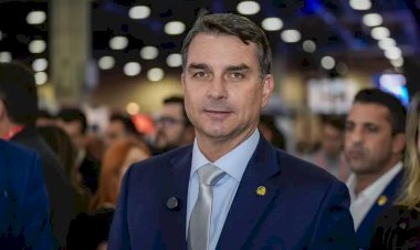 Flávio admite reunião com Vorcaro, quando banqueiro estava com tornozeleira eletrônica, 'para botar ponto final na questão' de filme