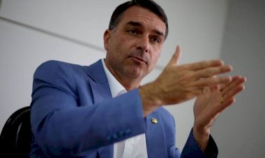 Risco de fuga: PF é acionada para apreender passaporte de Flávio Bolsonaro, que planeja viagem aos EUA
