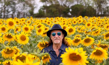 Alceu Valença lança single duplo da turnê '80 Girassóis'