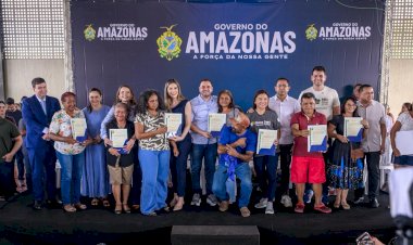 Governador Roberto Cidade entrega mais de 400 títulos definitivos para moradores da zona norte de Manaus