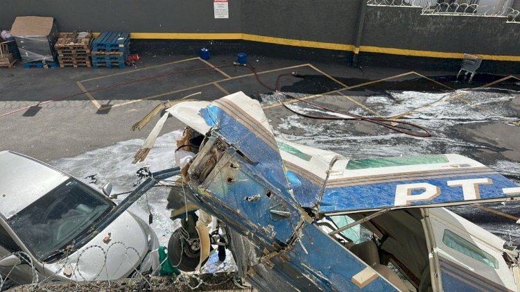 Bombeiros confirmam duas mortes após queda de avião em BH