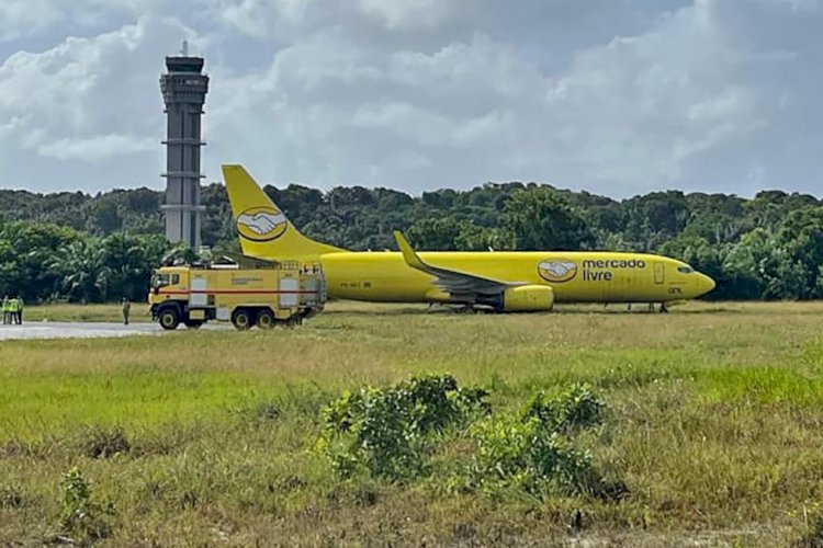 Avião cargueiro da Gol sai da pista após pouso no aeroporto de Salvador