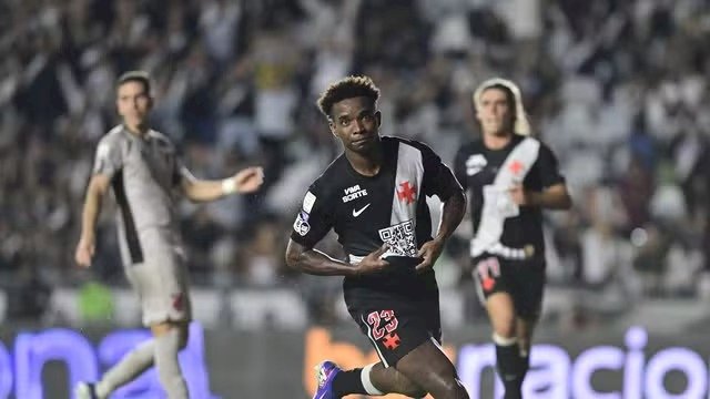 Pela 15ª rodada do Brasileiro série A. Vasco vence o Athletico (PR) em São Januário