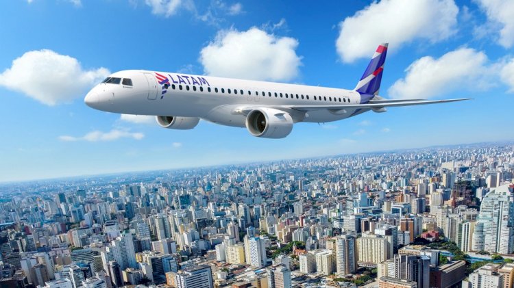 Mulher morre ao cair de escada de avião no desembarque em Congonhas, em SP