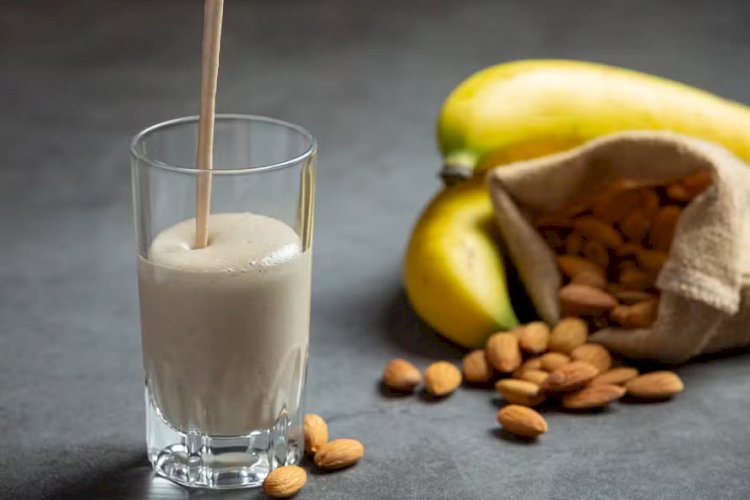 Vitamina de banana, amêndoa e chia: uma bebida rica em ômega 3, cálcio e antioxidantes para auxiliar a memória e fortalecer os ossos