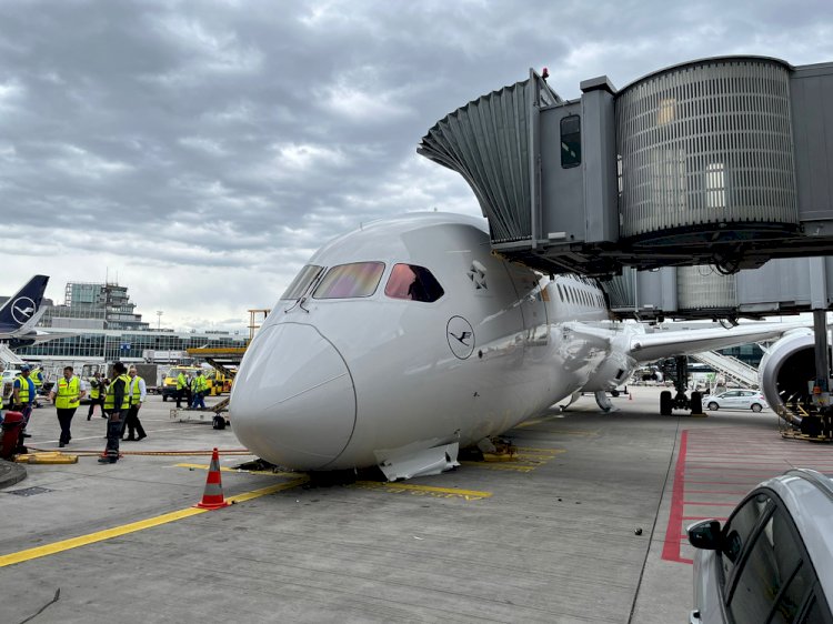 Boeing 787 da Lufthansa colapsa no aeroporto de Frankfurt e deixa vários feridos; vídeo