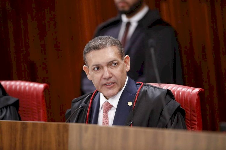 Kassio manda tirar do ar pesquisa que mostrou recuo de Flávio Bolsonaro