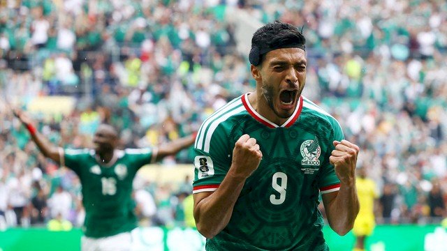 México vence em casa a África do Sul na abertura da Copa do Mundo com três expulsos